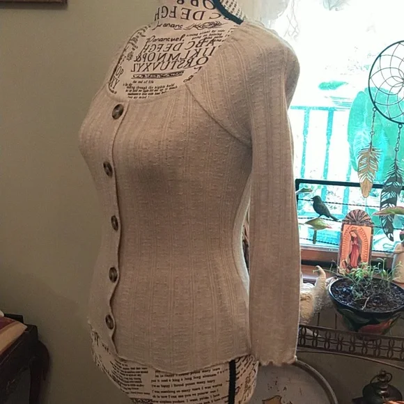 Womens NWOT Almost Famous  beige pullover sweater with button front. medium - Picture 2 of 6